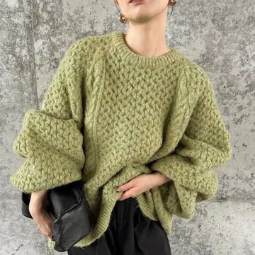 올리브 그린 볼륨 소매 니트