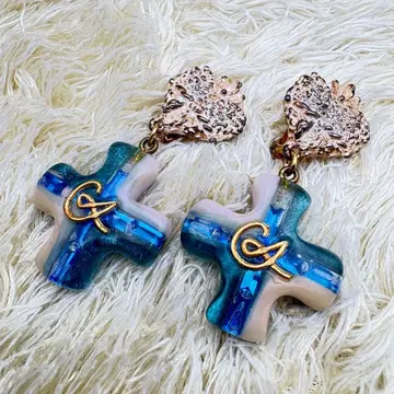 레어 크리스찬 라크로와 하트 크로스 스윙 귀걸이