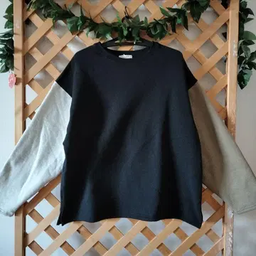 [ 미사용 새상품 ] FREAK'S STORE 속기모 맨투맨