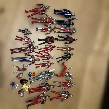 다양한 사이즈 울트라맨 피규어 세트 30개