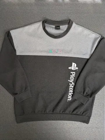 [공식] PlayStation 로고 맨투맨 블랙 x 그레이 L