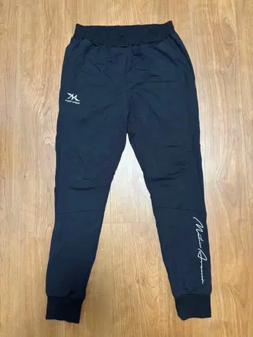 아사쿠라 미쿠루 Matin Avenir 조거 팬츠 로고