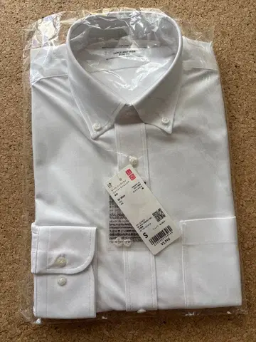 유니클로 슈퍼 논아이론 저리 슬림 셔츠 긴팔 S 사이즈