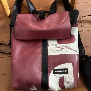 FREITAG 버건디 롤탑 백팩