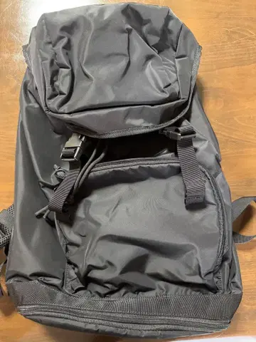 UNIQLO 블랙 백팩