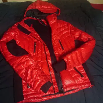 EA7 레드 다운 자켓 후드 부착