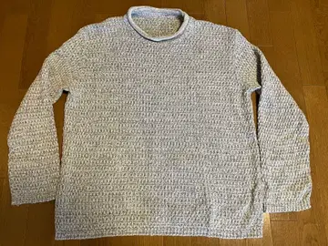 그레이 계열 크루넥 니트 스웨터