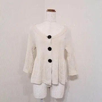 언타이틀 7부 소매 니트 가디건 플레어 큰 버튼 베이지 계열 [ 2 ]