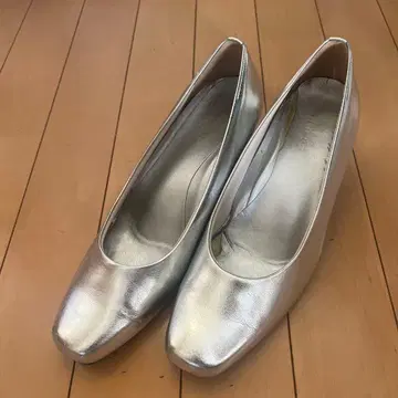 실버 스틸레토 중간 힐 펌프스