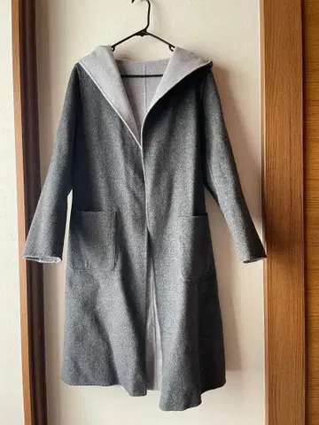 후드 부착 그레이 롱 코트