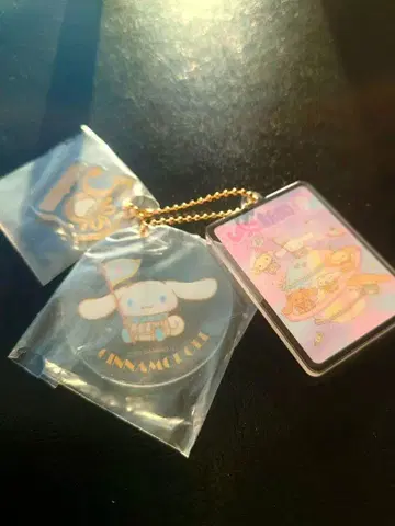 시나모롤 딸기 신문 아크릴 키링 미사용 새상품