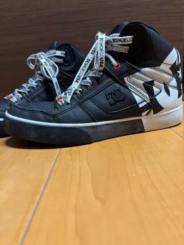DC 하이컷 스니커즈 블랙 24cm