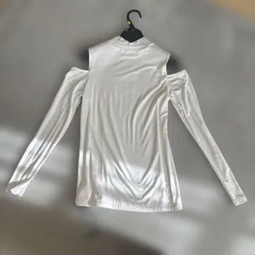 새상품 미사용 BODER at BALCONY 오픈 숄더 긴팔 택 포함