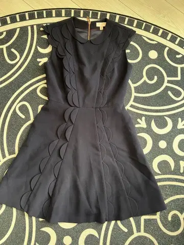 TED BAKER 네이비 스캘럽 원피스