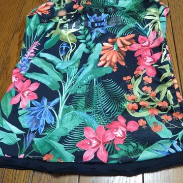 미카란세, 플로럴 프린트 탱크탑