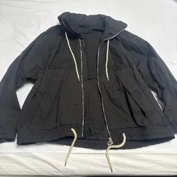 어태치먼트 사이즈 1 한 번 착용한 새상품급 후드 부착 블랙 자켓