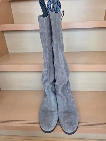 이탈리아제 스웨이드 소재의 롱 부츠 사이즈 38