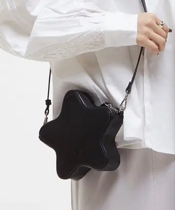 별 모양 블랙 숄더백 컨버스 도쿄