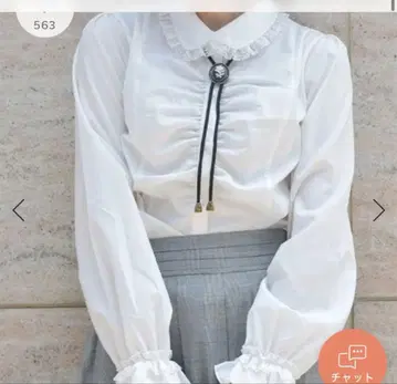 루프 타이 포함 개더 블라우스