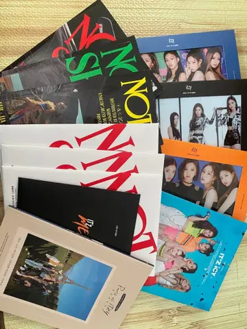 ITZY CD DVD 북 7장 세트 포토 카드 포함 세트