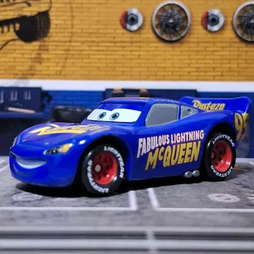 카즈 토미카 C-30 라이트닝 맥퀸 (패뷸러스 타입)