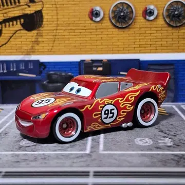 카즈 토미카 C-25 라이트닝 맥퀸 (핫 로드 타입)