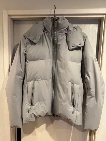 데상트 미즈사와 다운 앵커 DAMMGK31U 그레이