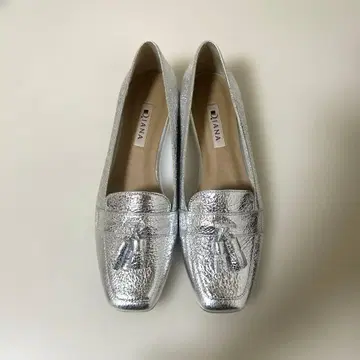 DIANA 실버 로퍼 태슬