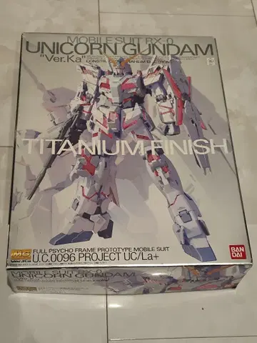 MG 유니콘 건담 var.ka 티타늄 피니쉬