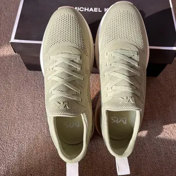 MICHAEL KORS 라이트 그린 스니커즈