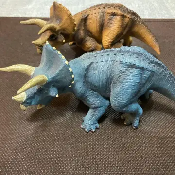 트리케라톱스 피규어 2개