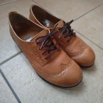 버켄스탁 Laramie Low/라라미 로 윙팁