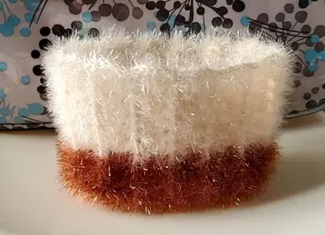 [ 손뜨개질의 반짝이는 파우치 ] 브라운 x 아이보리