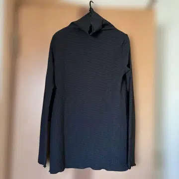 블랙 긴팔 터틀 티셔츠