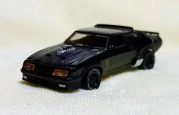 1/64 머드 맥스 (Ford Falcon XB) 인터셉터
