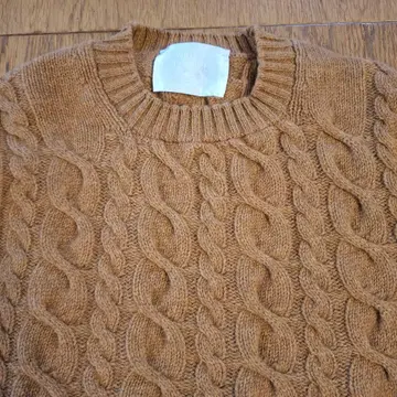 WILLIAM LOCKIE 카멜 케이블 니트 스웨터 시착만 한 상품