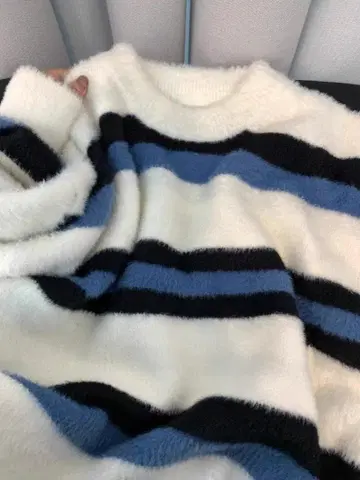 스트라이프 디자인 긴팔 니트 스웨터