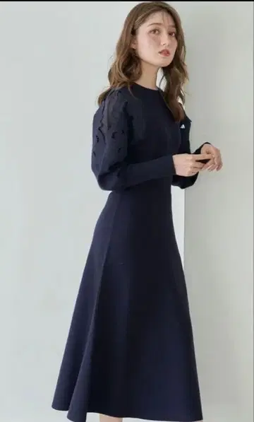 노엘라 자수 니트 원피스 네이비