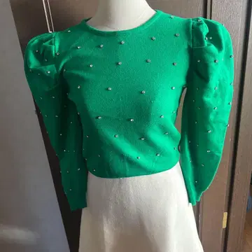 반짝이는 비쥬 니트 그린 퍼프 슬리브 니트 긴자 매기 계열 샵에서