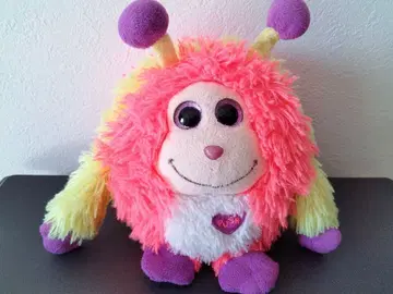 컬러풀한 복슬복슬 봉제 인형