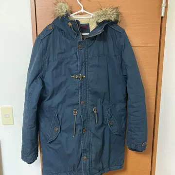 네이비 퍼 부착 롱 모즈 코트