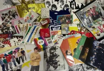 WEST. 역대 굿즈 묶음 판매로