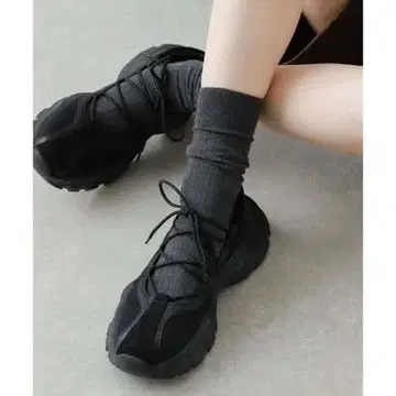 레이스업 발레 스니커즈