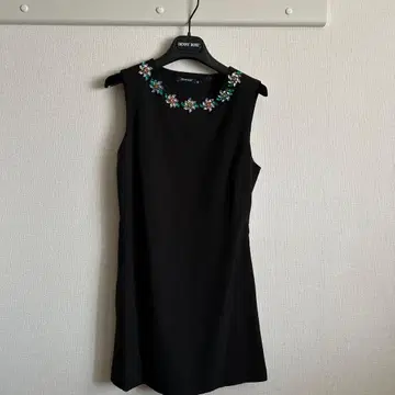 DENNY ROSE 블랙 슬리브리스 원피스 42