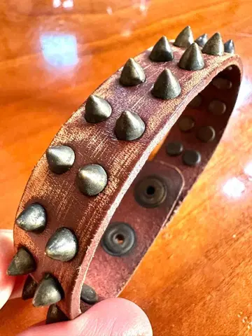 스터드 장식 가죽 뱅글 브라운