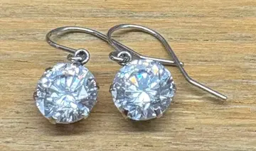 실버 라운드컷 크리스탈 귀걸이