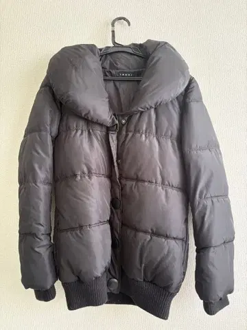 블랙 다운 자켓 후드 부착