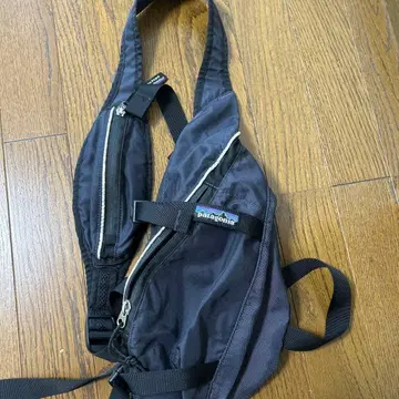 Patagonia 네이비 슬링백