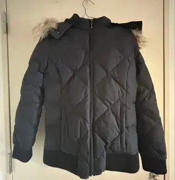 블랙 퀼팅 다운 자켓 퍼 포함