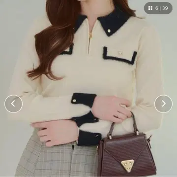 아이보리 카라 부착 니트 배색 페더 하프 지퍼 니트